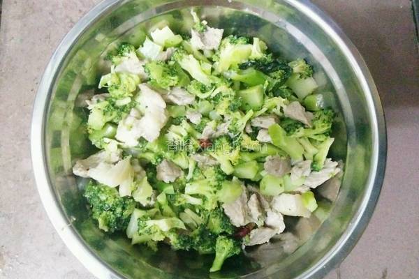 花椰菜炒肉的做法图解16