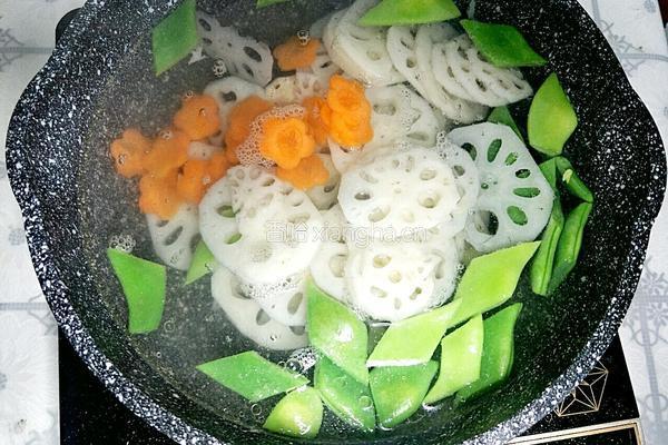 快手荷塘小炒的做法图解2