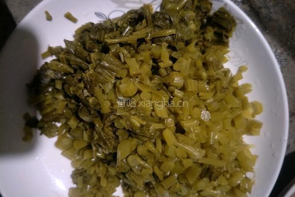 酸菜炒肉的做法图解2