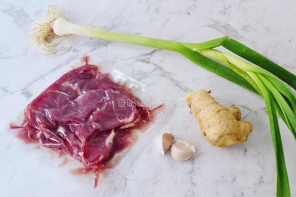 葱爆牛肉片的做法图解1