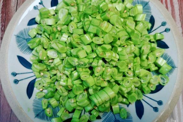 榄菜肉末四季豆的做法图解2