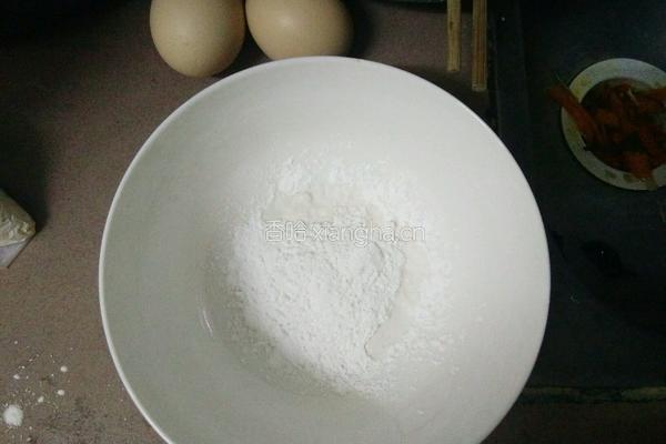 胡萝卜伴笋干的做法图解2