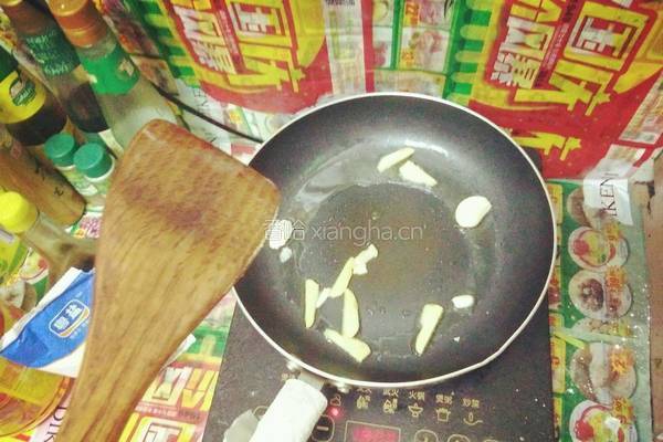 胡萝卜伴笋干的做法图解6