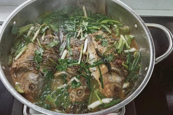 焖洞庭湖野生鲫鱼