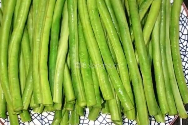 豆角烧茄子的做法图解2