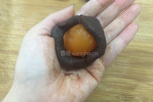 雪媚娘蛋黄酥的做法图解8
