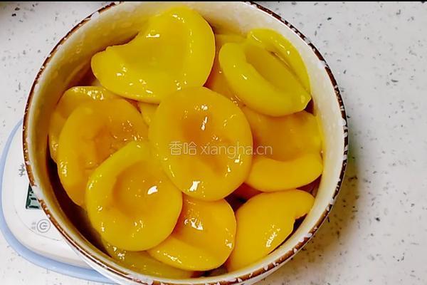 滴水不加的黄桃罐头的做法图解2