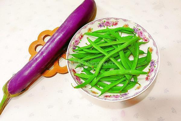 茄子豆角的做法图解2
