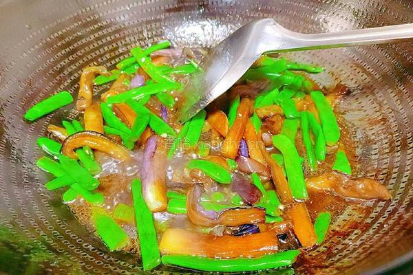 茄子豆角的做法图解15