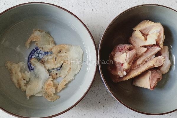 老母鸡蒸天麻的做法图解1