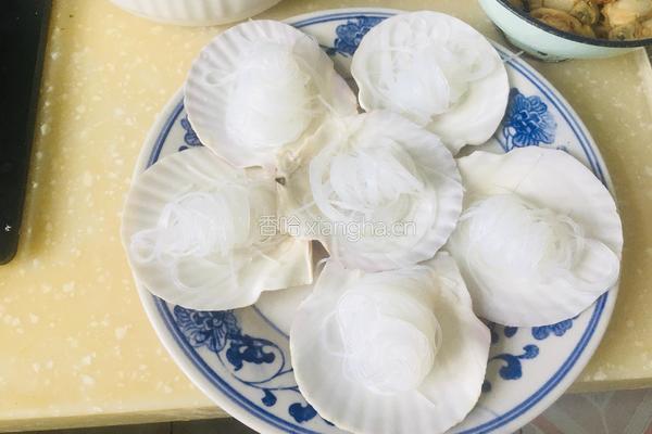 蒜蓉粉丝蒸扇贝的做法图解5