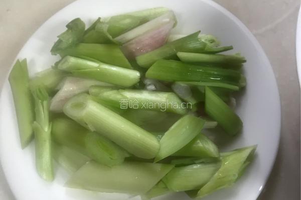 蒜苗回锅肉的做法图解3