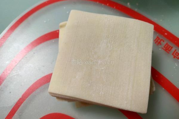 煎馄饨糖的做法图解1