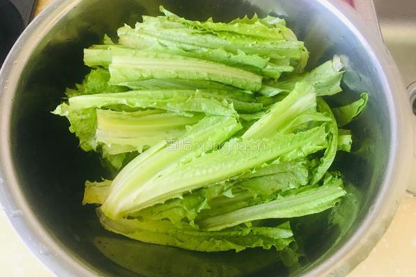 蒜香油麦菜的做法图解2