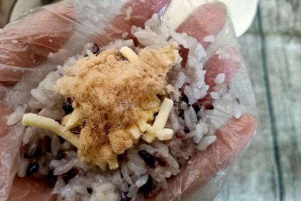 芝士肉松饭团的做法图解7