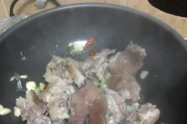 超简单版红烧糯猪手的做法图解5