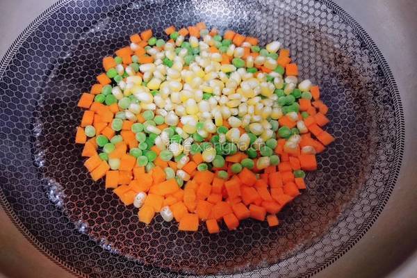 五彩菠萝的做法图解4