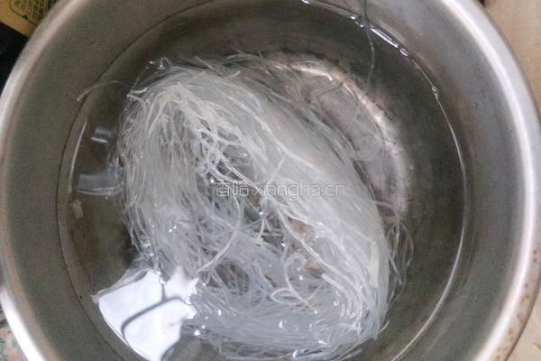 菠菜拌粉丝的做法图解1