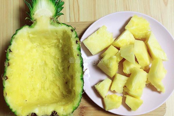 菠萝虾仁炒饭的做法图解2