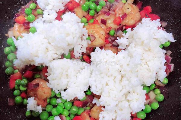 菠萝虾仁炒饭的做法图解12