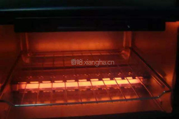 鲜虾培根吐司披萨的做法图解2