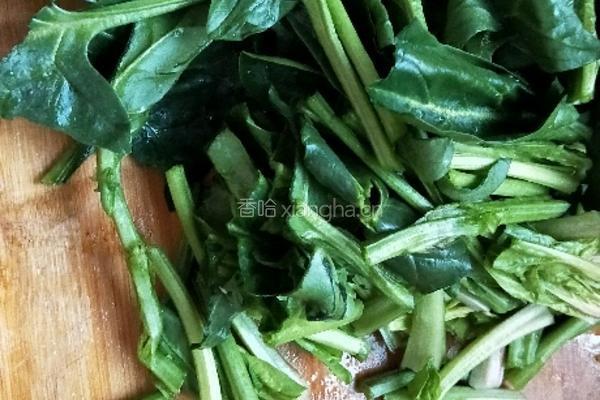 轻便菠菜的做法图解1