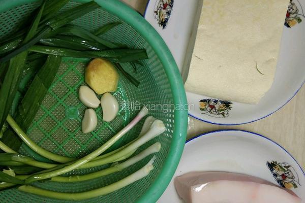 豆腐炒肉的做法图解1