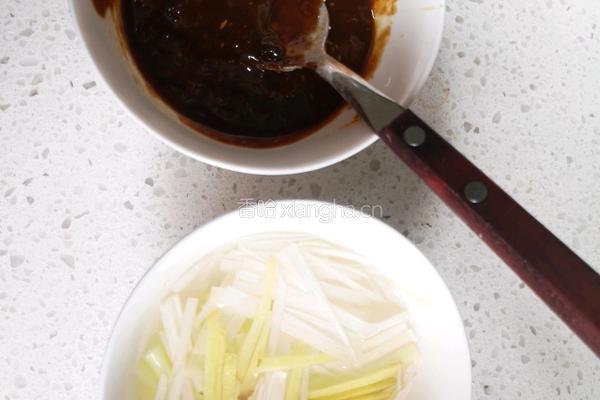 京酱肉丝的做法图解2