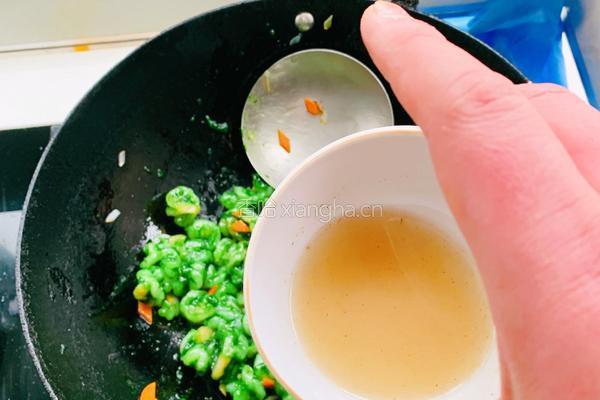 翡翠虾仁的做法图解10