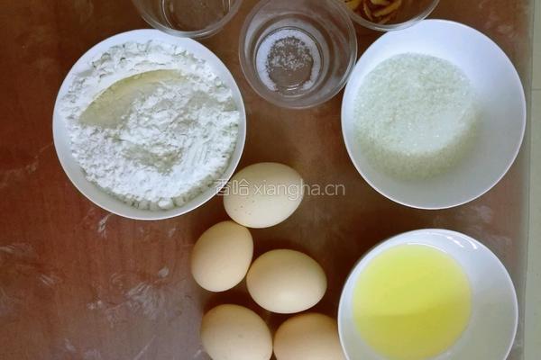 电饭锅版蛋糕的做法图解1