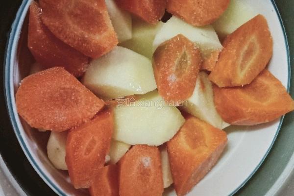 抗疫简餐胡萝卜土豆双蒸的做法图解5