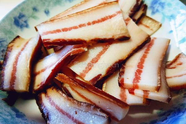 腊肉炒青蒜的做法图解1