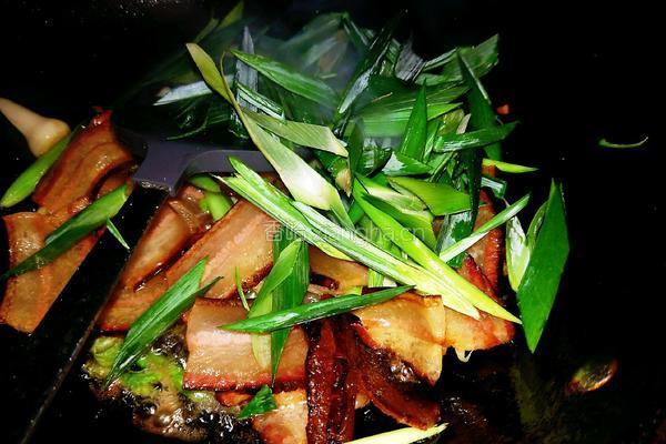 腊肉炒青蒜的做法图解5