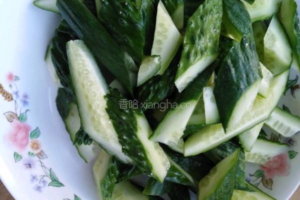 黄花炒肉的做法图解1