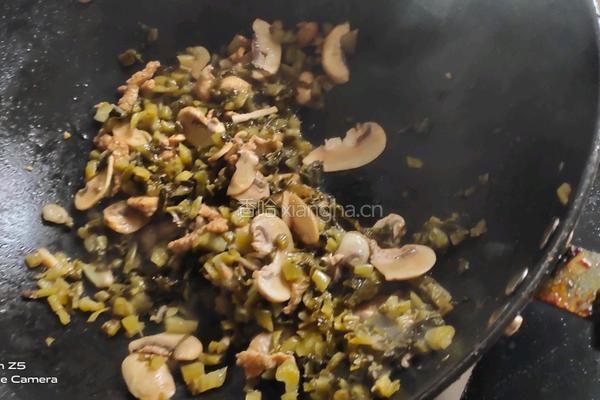 咸菜肉丝蘑菇年糕汤的做法图解5