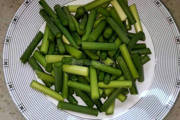 肉片蒜薹的做法图解1