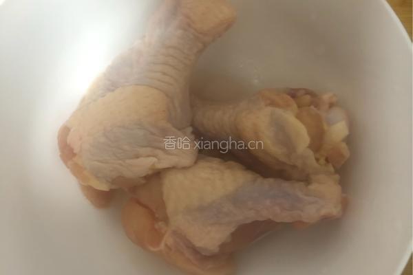 土豆烧鸡腿的做法图解1