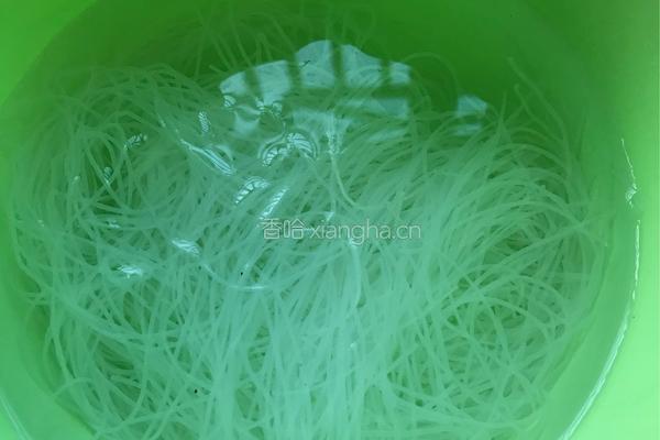 蒜茸粉丝虾的做法图解1