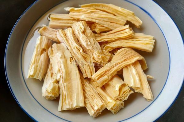 腐竹炒芹菜的做法图解2