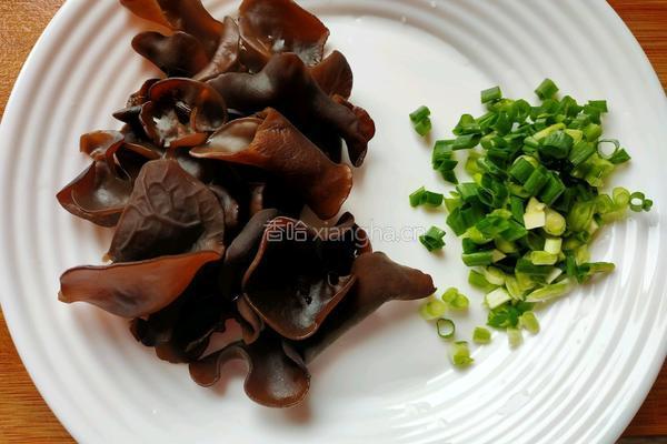 腐竹炒芹菜的做法图解4