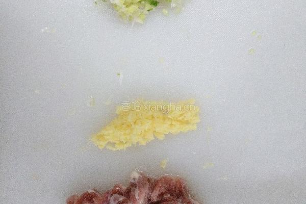 炸香味猪肉的做法图解2