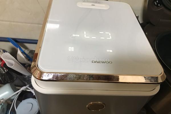 电饭锅煲仔饭的做法图解1