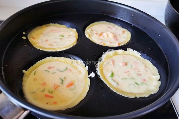 葡萄干胡萝卜鸡蛋甜饼的做法图解4