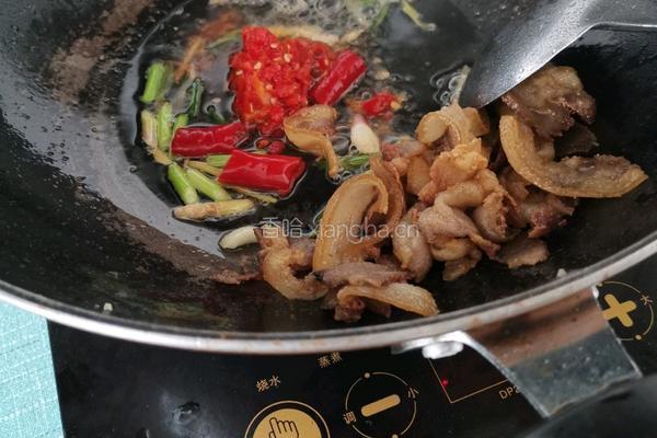 易上手的泡椒炒苦瓜的做法图解3