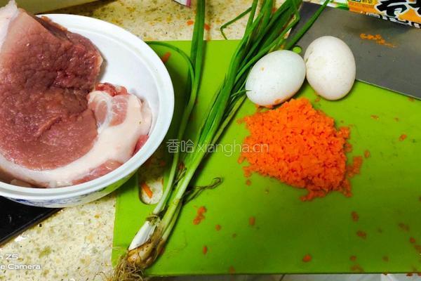 胡萝卜肉饺子的做法图解1