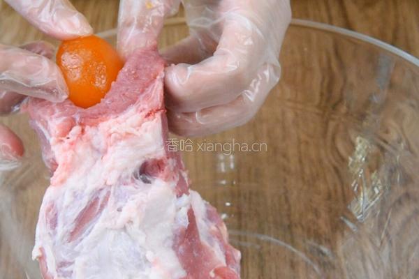 咸蛋黄酿叉烧的做法图解2