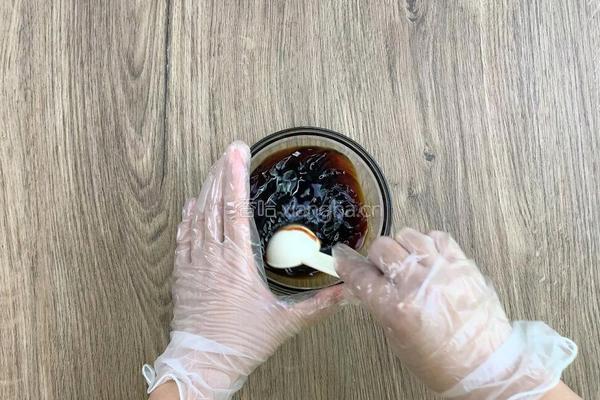 咸蛋黄酿叉烧的做法图解3