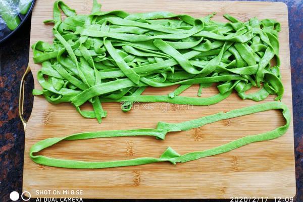 香菇鸡蛋酱菠菜面的做法图解8