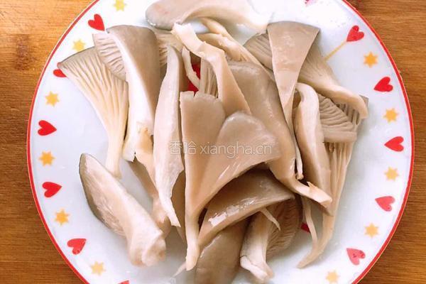 家常炸平菇的做法图解3