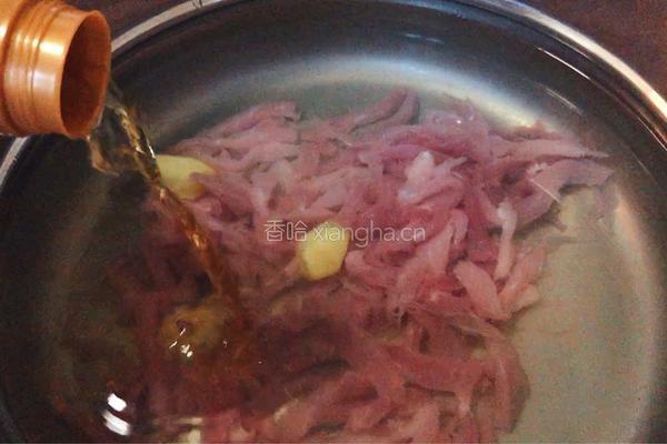 皮蛋瘦肉粥的做法图解2